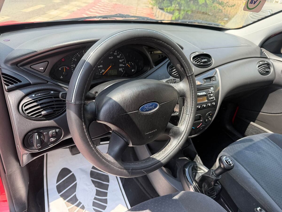 FORD FOCUS GHIA ESTATE 1.6 PETROL SPANISH LHD IN SPAIN 101000 MILES SUPERB 2003
